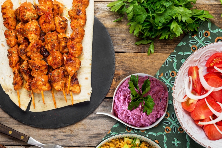 souvlakia-me-tzatziki-pantzari-1200x675