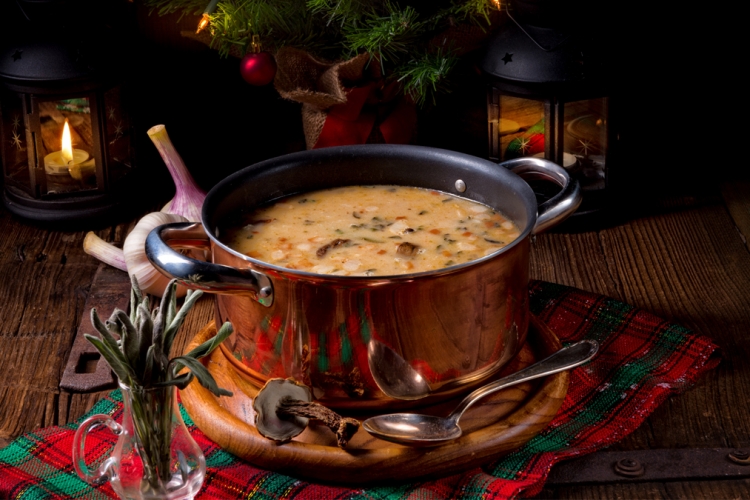 2029-Soypa-kolokythas-me-agriomanitara-kai-kavoyrdismenoys-ksiroys-karpoys-1200x675